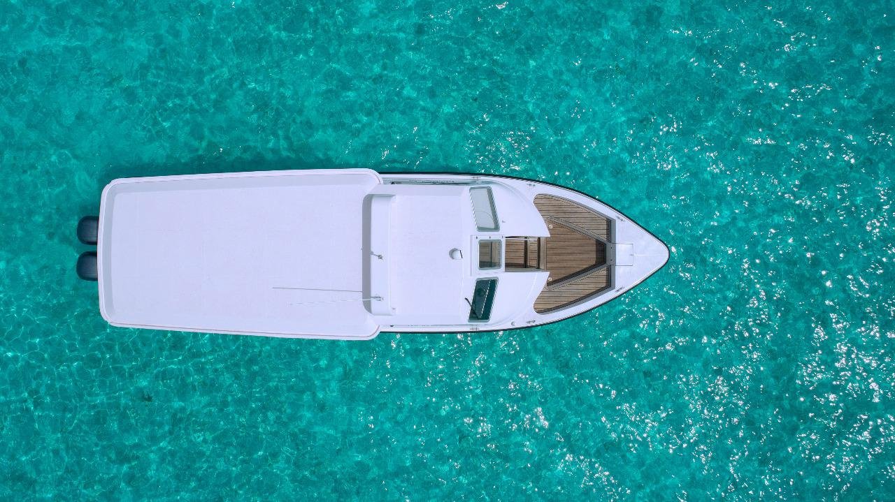 Maldives Horizon at Sea