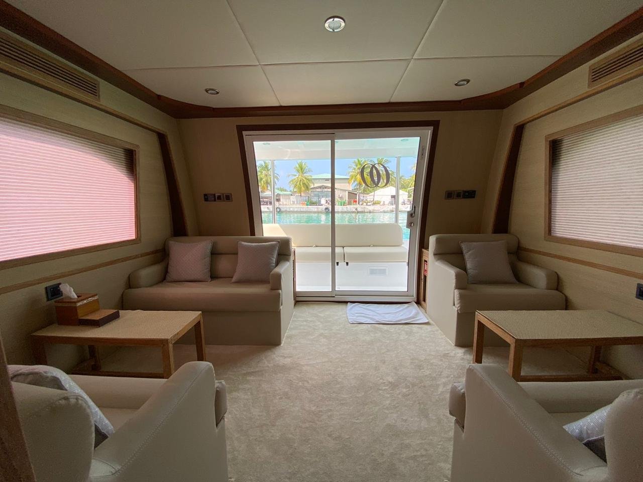 Isla Deluxe Speedboat Marquis